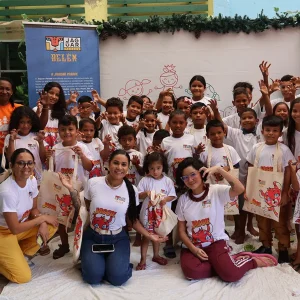 Ação Social de Educação e Arte em comunidade de Belém na Jaguar Parade 2025